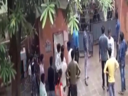 Clash between TMSP and ABVP emerged in howrah, 10 students injured | पश्चिम बंगाल: हावड़ा में भिड़े टीएमसीपी और एबीवीपी के कार्यकर्ता, 10 छात्र हुए घायल