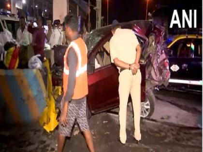 Maharashtra Tragic accident in Mumbai A speeding car collides with 6 vehicles 3 people die | मुंबई में दर्दनाक हादसा; तेज रफ्तार कार की 6 गाड़ियों से भीषण टक्कर, 3 लोगों की मौत