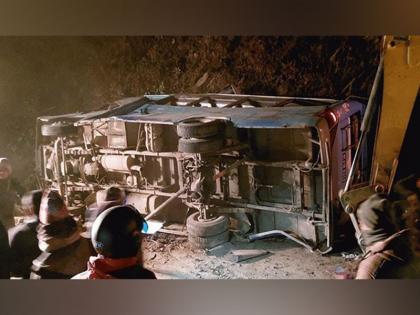 13 people died road accident in Nepal bus full of passengers met with an accident | नेपाल में भीषण सड़क हादसे में 13 लोगों की मौत 20 अस्पताल में भर्ती, धार्मिक समारोह से लौट रही थी बस