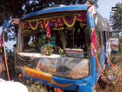 Madhya Pradesh: Eight people, including seven children, killed in horrific collision in bus and school van in Satna | मध्य प्रदेशः सतना में बस और स्कूल वैन में भीषण टक्कर, सात बच्चों सहित आठ लोगों की मौत