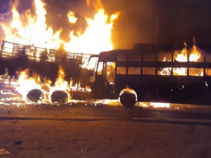 UP: Bus and truck horrific accident in Kannauj, many passengers said to be killed | यूपी: कन्नौज में बस और ट्रक की टक्कर से भीषण हादसा, 20 लोगों के मारे जाने की आशंका