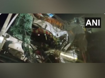 Andhra Pradesh Fierce truck-bus collision in Nellore Four people died 15 injured | आंध्र प्रदेश: नेल्लोर में ट्रक-बस की भीषण टक्कर; चार लोगों की मौत, 15 घायल