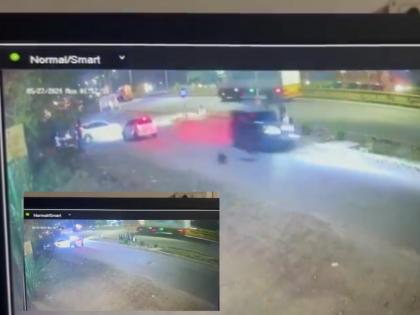 Pune car accident person crossing the road was hit by a speeding car Death video viral | Pune Porsche Crash: पुणे में बेकाबू कार ने फिर छीन ली जिंदगी, सड़क पार करते शख्स को तेज रफ्तार कार ने मारी टक्कर; मौत