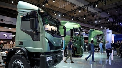 Tata Motors To Acquire Italian Truck Maker Iveco Rs 38,240 crore Landmark Global Deal $4-5 Billion announces | टाटा मोटर्स के पास और एक ताज?, इटली की इवेको ग्रुप को 38,240 करोड़ रुपये में अधिग्रहण?