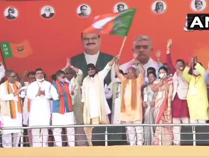 Bengal Assembly Election Actor Mithun Chakraborty joins Bjp PM Narendra modi rally in Kolkata | पश्चिम बंगाल विधानसभा चुनावः पीएम मोदी की रैली, भाजपा में शामिल हुए मिथुन चक्रवर्ती, लहराया भाजपा का झंडा, देखें वीडियो