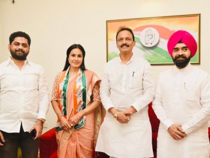 Bigg Boss 7 Fame Kamya Panjabi joins Congress presence Mumbai Congress president Bhai Jagtap | Bigg Boss 7: अभिनेत्री काम्या पंजाबी कांग्रेस में शामिल, जानिए क्या कहा