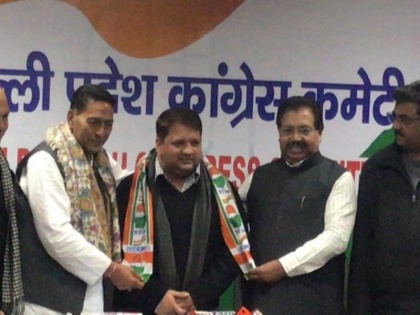 Delhi: AAP MLA from Dwarka Adarsh Shastri joins Congress in presence Delhi Congress Chief Subhash Chopra. | दिल्ली चुनाव: AAP को झटका, लाल बहादुर शास्त्री के पोते और विधायक आदर्श कांग्रेस में 