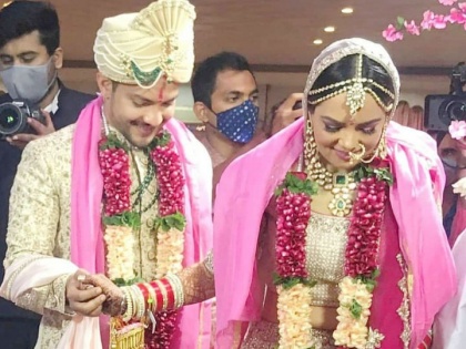Aditya Narayan and Shweta Aggarwal Wedding latest pics and video goes viral | आदित्य नारायण ने गर्लफ्रेंड श्वेता अग्रवाल के साथ लिये सात फेरे, यहां देखें शादी की लेटेस्ट फोटो और वीडियो