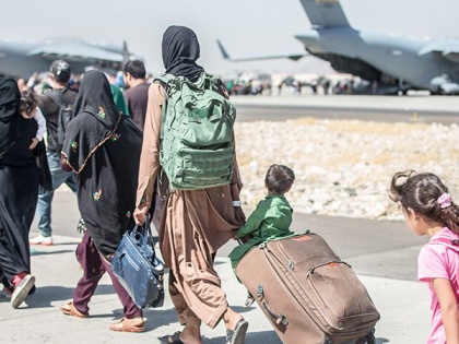 200 Afghan refugees leave from pakistan part of Britain resettlement scheme | 200 अफगान शरणार्थी पाकिस्तान से हुए रवाना, ब्रिटेन के पुर्नवास स्कीम का है ये हिस्सा