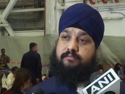 Afghanistan sikh senator gets emotional after reaching India watch video | वीडियो: भारत पहुंचने के बाद भावुक हुए सिख अफगान सांसद, बोले- 20 साल में जो भी बना था, सब खत्म हो गया Afghanistan sikh senator gets emotional after reaching India watch video | वीडियो: भारत पहुंचने के बाद भावुक हुए सिख अफगान सांसद, बोले- 20 साल में जो भी बना था, सब खत्म हो गया