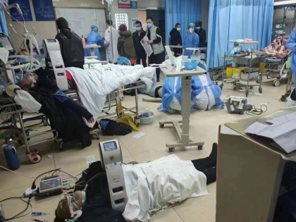 after scraping zero covid policy huge jump in china corona cases patients treated on floor viral video | वीडियो: चीन द्वारा जीरो कोविड पॉलिसी को खत्म करने पर मामलों में आई भारी उछाल, जगह की कमी के कारण अस्पताल के फर्श पर ही मरीजों का हो रहा इलाज
