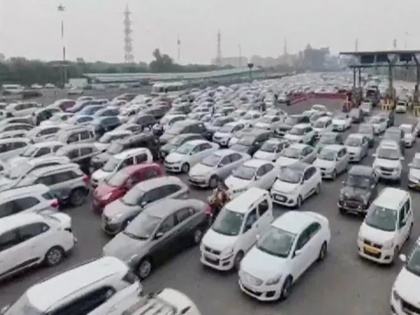 Due to Agneepath Scheme protest Bharat Bandh called Delhi-Gurugram border Noida-Delhi link long traffic jam video | Agnipath Scheme: भारत बंद के चलते दिल्ली-गुरुग्राम बॉर्डर और नोएडा-दिल्ली लिंक पर लगा लंबा ट्रैफिक जाम, देखें वीडियो