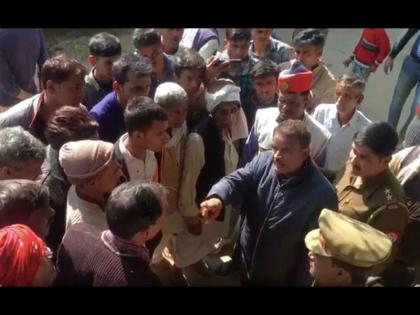 up election specially-abled person sdm forced voting to bjp akhilesh yadav | यूपी चुनाव: दिव्यांग ने भाजपा के पक्ष में जबरन वोटिंग का आरोप लगाया, अखिलेश ने एसडीएम को सस्पेंड करने की मांग की