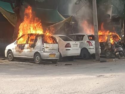 Rajasthan: Violence erupted in Udaipur after a student was stabbed by a classmate, angry mob pelted stones and committed arson | Rajasthan: सहपाठी द्वारा छात्र को चाकू मारने के बाद उदयपुर में भड़की हिंसा, उग्र भीड़ ने किया पथराव और आगजनी