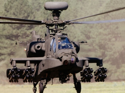 Apache attacking helicopter handed over to IAF by boeing, best helicopter for surgical strike | भारतीय वायु सेना को मिला पहला 'अपाचे' लड़ाकू हेलिकॉप्टर, 'लादेन किलर' के नाम से है मशहूर