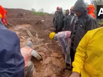 Mumbai Rain 16 dead in Raigad landslide rescue ops called off due to heavy rainfall 21 people rescued Rs 5 lakh given to kin of deceased watch video | Mumbai Rain: रायगढ़ भूस्खलन में 16 की मौत, 21 लोगों को बचाया, भारी बारिश के कारण बचाव अभियान बंद, मृतकों के परिजनों को 5 लाख, देखें वीडियो