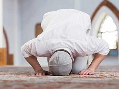 karnataka school head mistress ss uma devi suspended over allowing students to offer namaz in class board absurd opinion | कर्नाटकः 20 छात्रों को क्लास में नमाज की इजाजत देने पर हेड मिस्ट्रेस सस्पेंड, शिक्षा विभाग ने दिया दिलचस्प तर्क karnataka school head mistress ss uma devi suspended over allowing students to offer namaz in class board absurd opinion | कर्नाटकः 20 छात्रों को क्लास में नमाज की इजाजत देने पर हेड मिस्ट्रेस सस्पेंड, शिक्षा विभाग ने दिया दिलचस्प तर्क