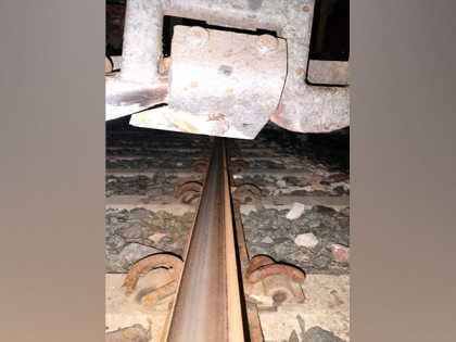 Ahmedabad-bound Sabarmati Express derails near Kanpur | अहमदाबाद जा रही साबरमती एक्सप्रेस कानपुर के पास पटरी से उतरी; किसी के घायल होने की सूचना नहीं, देखें तस्वीरें और वीडियो Ahmedabad-bound Sabarmati Express derails near Kanpur | अहमदाबाद जा रही साबरमती एक्सप्रेस कानपुर के पास पटरी से उतरी; किसी के घायल होने की सूचना नहीं, देखें तस्वीरें और वीडियो