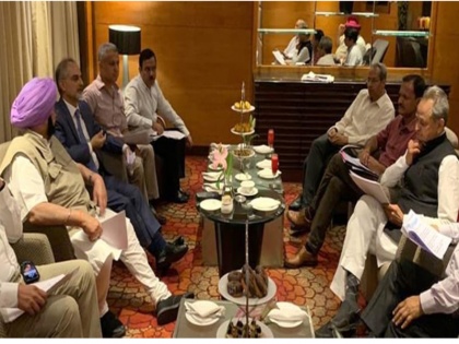 Rajasthan Ashok Gehlot high level meeting with punjab CM Amarinder Singh in Chandigarh over water crisis | रेगिस्तान की प्यास बुझाने की कवायद में जुटे अशोक गहलोत, पंजाब के मुख्यमंत्री अमरिंदर सिंह के साथ उच्च स्तरीय बैठक