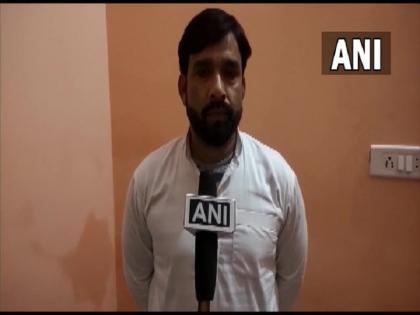 Shaukat Ali, UP chief of AIMIM said, “We Muslims give equal status to three women by marrying them, while they keep one in the house and keep three outside.” | AIMIM के यूपी चीफ शौकत अली ने कहा, "हम मुसलमान तीन औरतों से निकाह करके उन्हें बराबरी का दर्जा देते हैं, जबकि वो एक को शादी करके घर में रखते हैं और तीन को बाहर रखते हैं"