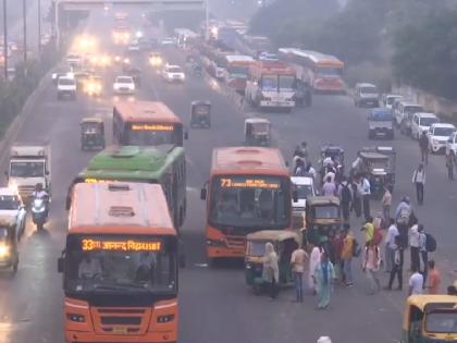 Delhi: राजधानी में हवा की गुणवत्ता सबसे खराब, कई इलाकों में AQI 300 के पार