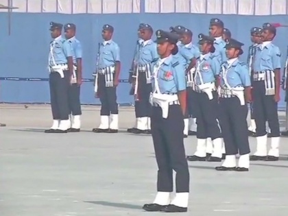 Indian Air Force Day celebrations: Indian Air Force celebrating all over India | Indian Air Force Day: महिला जवानों ने आसमान में दिखाई ताकत, राष्ट्रपति कोविंद और पीएम मोदी ने दी बधाई