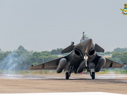 Indian Air Force all set to induct five Rafale jets at Ambala on Thursday | कल औपचारिक रूप से भारतीय वायुसेना में शामिल होगा राफेल जेट, राजनाथ सिंह के साथ फ्रांस के रक्षा मंत्री भी कार्यक्रम में होंगे शामिल