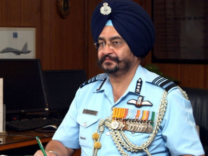 Air Force Chief Birender Singh Dhanoa says on rafale deal we below combined numbers of two regional adversaries | वायुसेना प्रमुख ने राफेल पर तोड़ी चुप्पी, दोनों परमाणु देशों से भारत को खतरा, राफेल से मिलेगी मजबूती