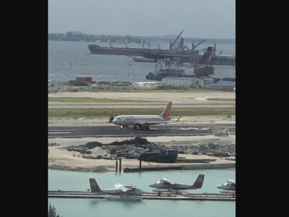 Air India flight AI263 landed at the under construction runway | एयर इंडिया का विमान गलत रनवे पर उतरा, 136 यात्री की मुश्किल में थी जान 