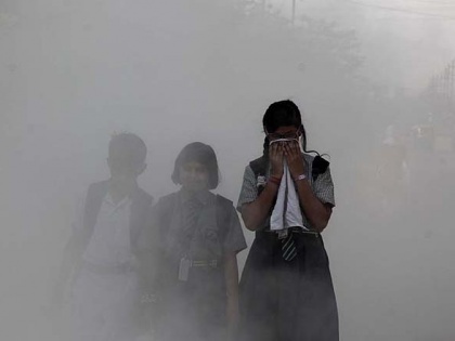 how protect yourself from air pollution in delhi ncr follow this steps | हो सके तो घर से न निकलें, दिल्ली-एनसीआर में प्रदूषण की छाई 'काली परत', जानें एयर पॉल्युशन के बचाव क्या-क्या है