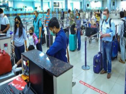 Maharashtra Two foreigners exchanged passports with fake passports to travel abroad arrested by Mumbai Police | महाराष्ट्र: दो विदेशियों ने पासपोर्ट की अदला-बदली, कई देशों के लिए भरी उड़ान; गिरफ्तार