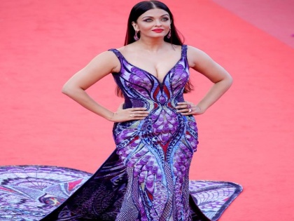cannes film festival Aishwarya Rai's butterfly Dress took 3,000 hours to make | कान्स फिल्म फेस्टिवल में ऐश्वर्या के ब्लू बटरफ्लाई गाउन के चर्चे, 3000 घंटे में हुआ तैयार