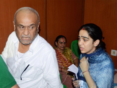 RJD's Lalu yadavs family drama: daughter-in-law Aishwarya Rai accuses Rabri Devi of assault and eviction from home | लालू परिवार का फैमिली ड्रामाः बहू ऐश्वर्या ने राबड़ी देवी पर लगाया मारपीट कर घर से निकालने का आरोप