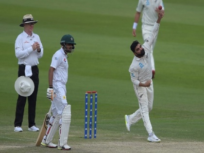 pakistan team trolled on twitter after defeat against new zealand by 4 runs in 1st test | 'फिर हिंदुस्तानी बंदे से हार गया', न्यूजीलैंड के खिलाफ हार पर पाकिस्तान का ऐसे उड़ा सोशल मीडिया पर मजाक