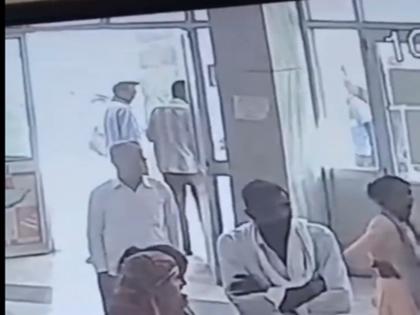Intern Doctor Slaps Elderly Patient Repeatedly For '10 Minutes' At Ajmer Hospital Over Alleged Misbehaviour video | VIDEO: अजमेर के अस्पताल में कथित दुर्व्यवहार के चलते इंटर्न डॉक्टर ने बुजुर्ग मरीज को '10 मिनट' तक लगातार मारे थप्पड़, सबकुछ कैमरे में हुआ रिकॉर्ड