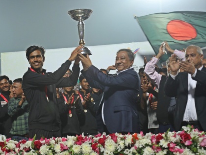 Bangladesh U-19 world champions return to a hero's welcome | बांग्लादेश की अंडर-19 वर्ल्ड कप चैंपियन टीम का जोरदार तरीके से हुआ स्वागत, देखें तस्वीरें
