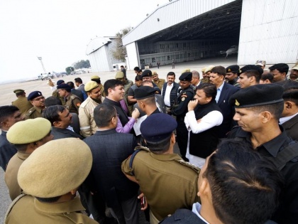 Akhilesh Yadav not allowed to go to Prayagraj, Chartered plane stopped at Lucknow Airport | अखिलेश यादव को नहीं मिली प्रयागराज जाने की परमिशन, लखनऊ एयरपोर्ट पर रोका गया चार्टर्ड प्लेन