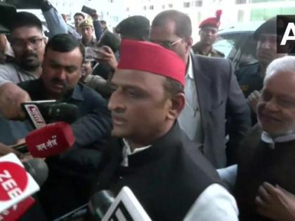 Uttar Pradesh Assembly Budget Session SP MLAs raised issue caste census Akhilesh Yadav said without caste census everyone's support development not possible | Uttar Pradesh Assembly Budget Session: वेल में बैठे शिवपाल सिंह यादव सहित सपा विधायक, अखिलेश बोले-बिना जाति जनगणना के विकास संभव नहीं
