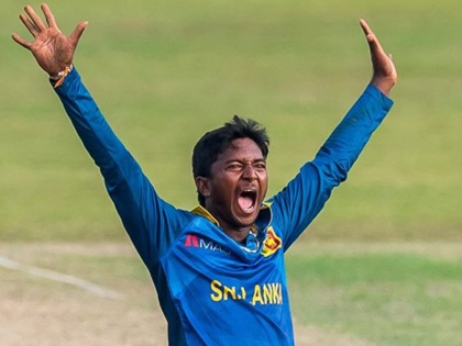 Akila Dananjaya suspended from international cricket for 12 months | आईसीसी ने इस श्रीलंकाई गेंदबाज पर लगाया बैन, इंटरनेशनल मैच में 1 साल तक नहीं कर पाएगा गेंदबाजी
