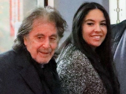 Hollywood veteran star Al Pacino is going to be a father at the age of 83 54 years younger girlfriend Noor Alfallah gave the good news | हॉलीवुड के दिग्गज स्टार अल पचीनो ने अपनी गर्लफ्रेंड की प्रेगनेंसी पर उठाए सवाल, कही टेस्ट कराने की बात