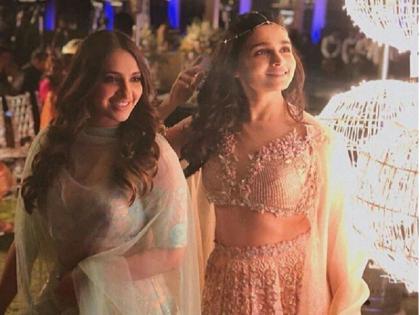 Alia Bhatt Dance to ‘Hawaa Hawaa’ song at college best friend wedding viral video | फ्रेंडशिप गोल: आलिया ने बेस्ट फ्रेंड की शादी में जमकर लगाए ठुमके, वायरल हो गया वीडियो