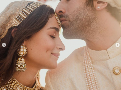 Ranbir Kapoor-Alia Bhatt Marriage First Video leak first photo viral rishi kapoor neetu singh see pics | Ranbir Kapoor-Alia Bhatt Marriage: रणबीर कपूर और आलिया भट्ट की पहली तस्वीर सामने आई, वायरल