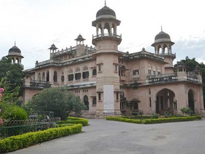 Allahabad University Vice Chancellor says after increased fees, monthly fee is only Rs 333 per month | इलाहाबाद विश्वविद्यालयों के विद्यार्थियों का आरोप 400% बढ़ा दी फीस, कुलपति ने कहा- 81 से बढ़ाकर 333 रु महीना किया