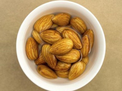 health benefits of almonds: soaked almonds health benefits, empty stomach soaked almonds health benefits, almonds nutrition facts in Hindi | सुबह खाली पेट बादाम खाने के फायदे : पेट खाएं भीगे बादाम, कैंसर, डायबिटीज जैसे 8 रोगों से हो सकता है बचाव