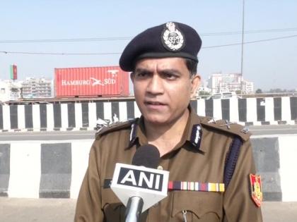 Security tightened at Delhi's borders in view of farmers' 'Chakka Jam' | किसानों के ‘चक्का जाम’ के मद्देनजर दिल्ली की सीमाओं पर सुरक्षा कड़ी, ड्रोन कैमरों का इस्तेमाल, हजारों जवान तैनात Security tightened at Delhi's borders in view of farmers' 'Chakka Jam' | किसानों के ‘चक्का जाम’ के मद्देनजर दिल्ली की सीमाओं पर सुरक्षा कड़ी, ड्रोन कैमरों का इस्तेमाल, हजारों जवान तैनात