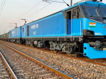 Railways goods train ready run 120 KM per hour Alstom's 12,000 horsepower e-engine approved | रेल मंत्रालयः एक और कामयाबी, 120 KM प्रतिघंटे की रफ्तार से दौड़ने को तैयार मालगाड़ी, एलस्टॉम के 12,000 अश्वशक्ति ई-इंजन को मंजूरी