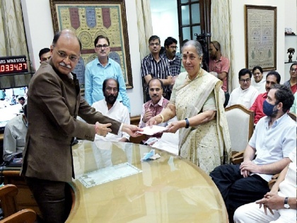 Margaret Alva files nomination papers for vice president with rahul gandhi | राहुल गांधी सहित विपक्ष के वरिष्ठ नेताओं की मौजूदगी में मार्गरेट अल्वा ने दाखिल किया उपराष्ट्रपति पद के लिए नामांकन
