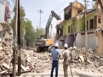 Rajasthan Alwar temple demolition gov suspended Rajgarh sdm Keshav Kumar Meena Municipality Board chairman EO | राजस्थानः 300 वर्ष पुराने मंदिर के ध्वस्तीकरण में सरकार ने की बड़ी कार्रवाई, SDM समेत 3 अधिकारी निलंबित, मंदिर के अलावा 86 दुकानों व घरों पर चला था बुलडोजर