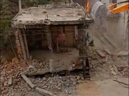 demolition of 300 years old temple in alwar rajasthan | राजस्थान में 300 साल पुराने मंदिर पर चला बुलडोजर, कांग्रेस-बीजेपी में सियासी विवाद शुरू