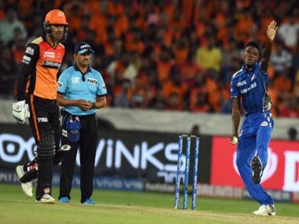 IPL 2019, SRH vs MI: Alzarri Joseph in debut match, make new ipl record | IPL 2019, SRH vs MI: डेब्यू मैच में अल्जारी जोसेफ ने रच दिया इतिहास, मुंबई ने दर्ज की 40 रन से जीत